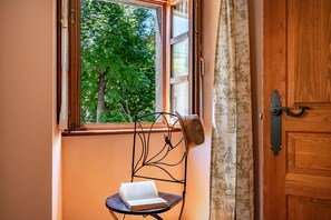 Interior - Apartment 'Apartamento Narcea 1' with Mountain View, Private Terrace and Wi-Fi (Cibuyo)