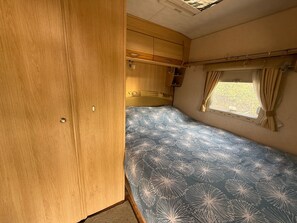 1 dormitorio y ropa de cama