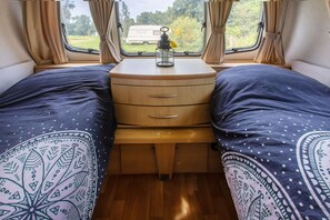 1 bedroom, bed sheets