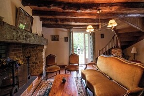 TV, bordtennis og stereoanlegg