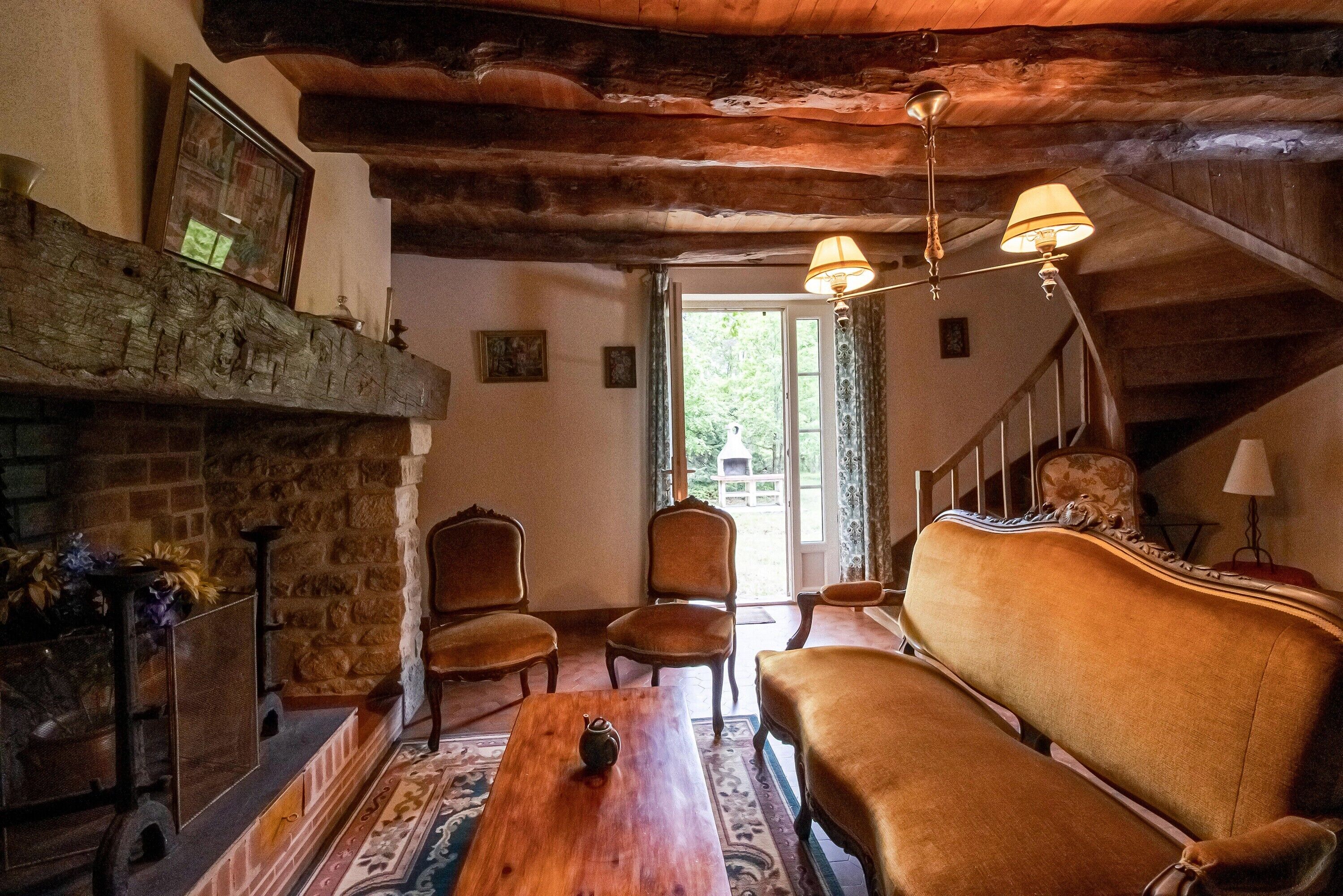 TV, ping pong, stereo