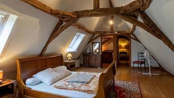 4 Schlafzimmer, Schreibtisch, BĂŒgeleisen/BĂŒgelbrett, kostenloses WLAN