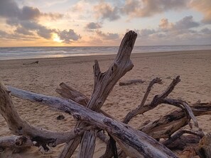 Beach - Le Petit Marais – Relaxation for Families with Jacuzzi, Garden, and Air Conditioning (Échiré)