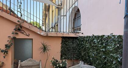 Chambre "Suite économique" avec terrasse partagée, Wi-Fi et climatisation