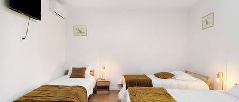 1 bedroom, free WiFi, bed sheets