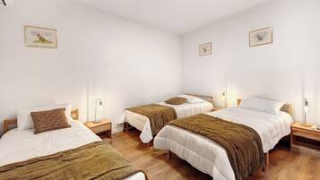 1 bedroom, free WiFi, bed sheets