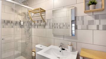 Ducha, secador de pelo y toallas