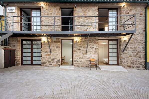 Exterior detail - Room 'Quarto 2 Piso Superior - Quinta Df' with Mountain View, Wi-Fi and Air Conditioning (Coimbra)