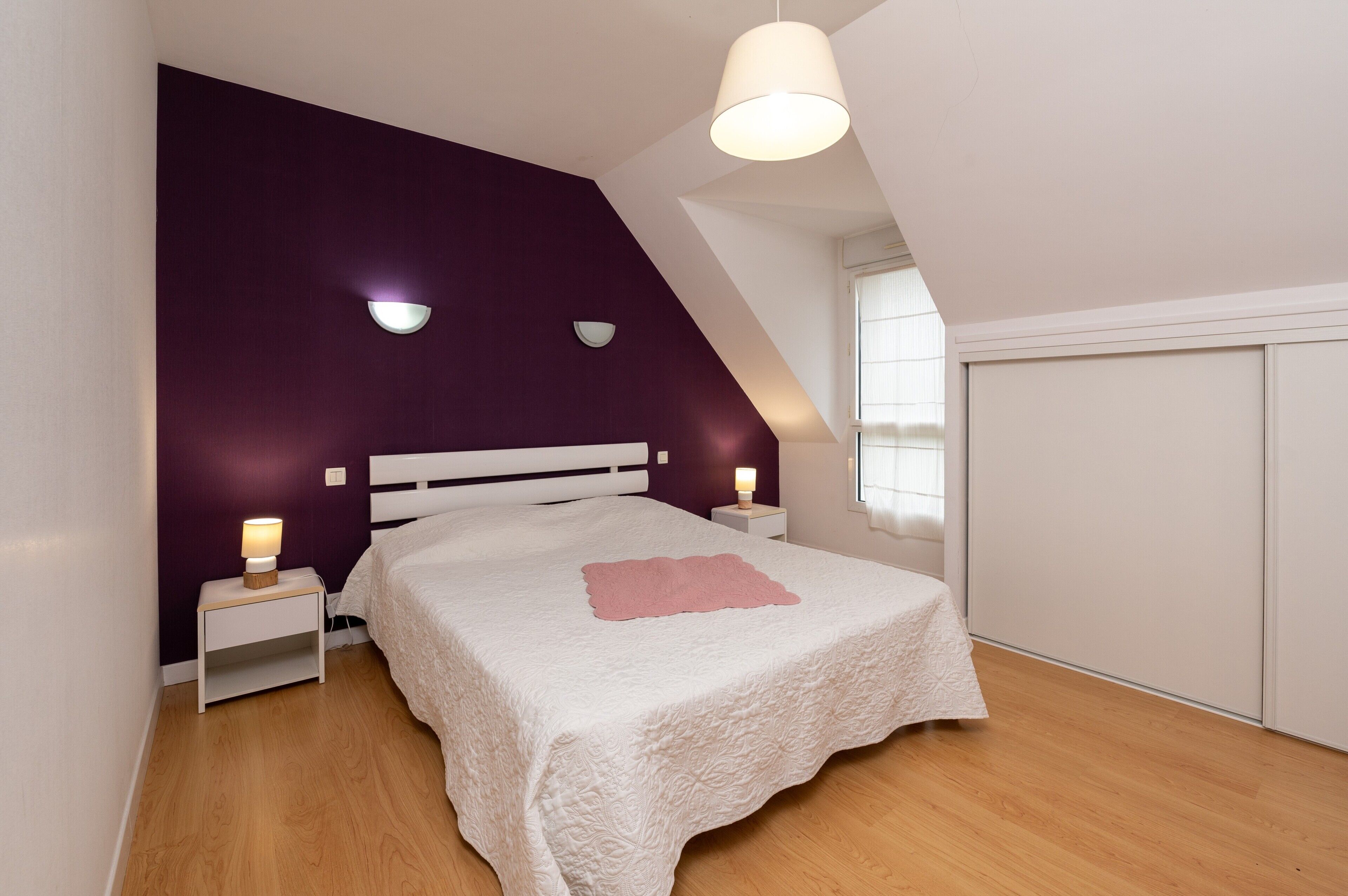 5 bedrooms, free WiFi, bed sheets