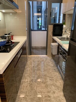 Fridge, stovetop, electric kettle, cookware/dishes/utensils