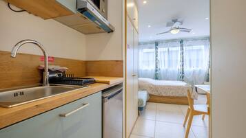 Free WiFi, bed sheets