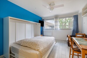 Iron/ironing board, free WiFi, bed sheets