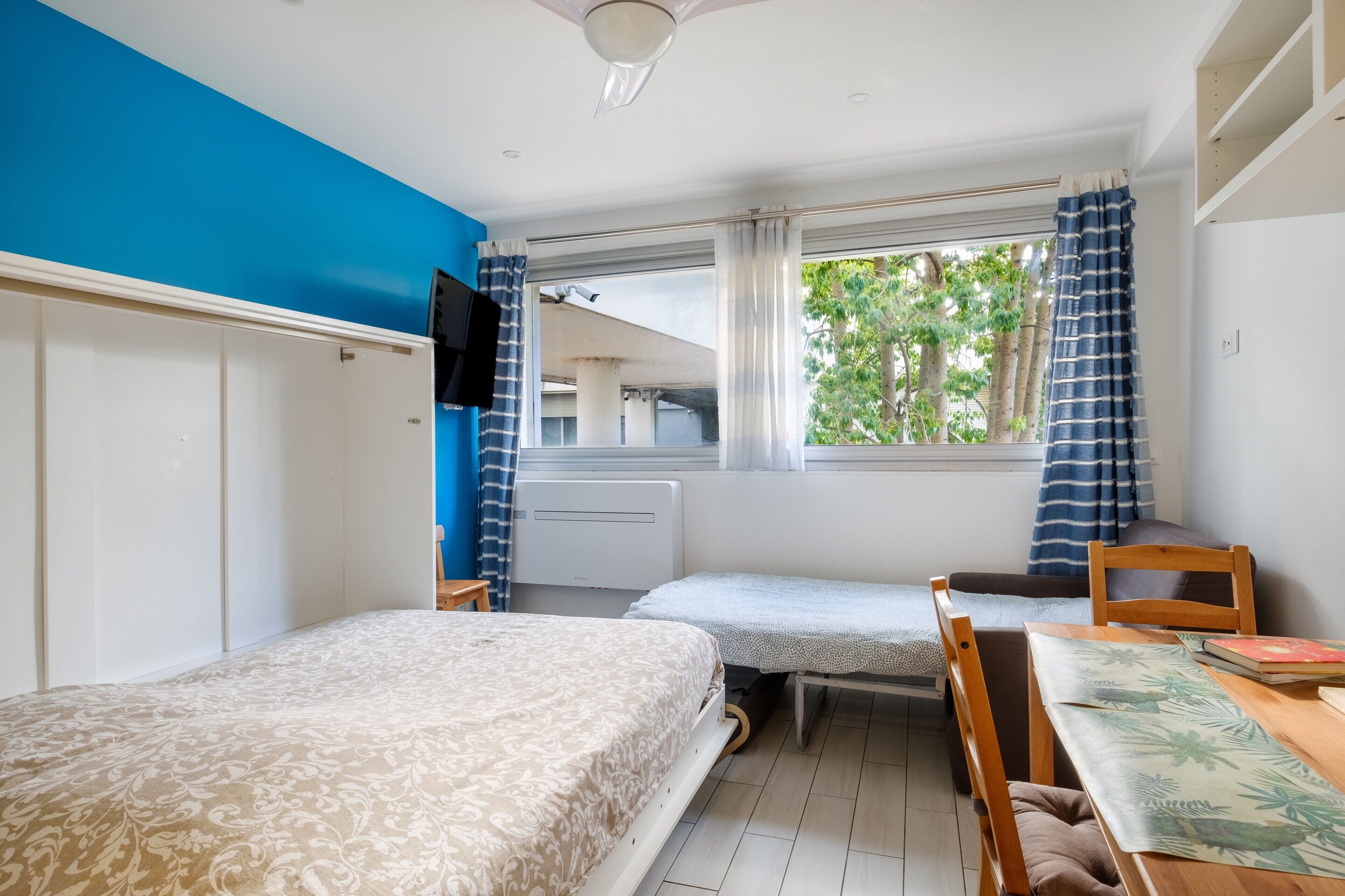 Bügeleisen/Bügelbrett, kostenloses WLAN, Bettwäsche