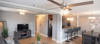 Charming 3-bedroom house in Kenner- Safe.. 15 mins to NOLA- Near MSY Airport