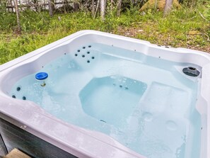 Bañera de hidromasaje al aire libre