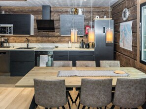 Réfrigérateur, four à micro-ondes, lave-vaisselle