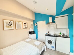 Room - Camden Apartment Sleeps 2 (London)