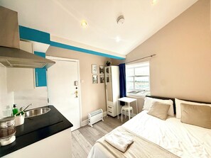 Room - Camden Apartment Sleeps 2 (London)