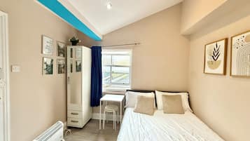 Iron/ironing board, WiFi, bed sheets
