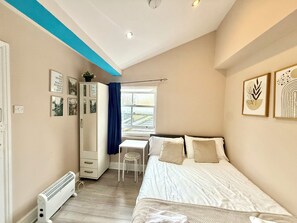 Iron/ironing board, WiFi, bed sheets