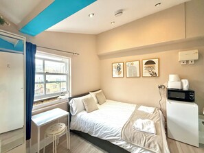 Room - Camden Apartment Sleeps 2 (London)