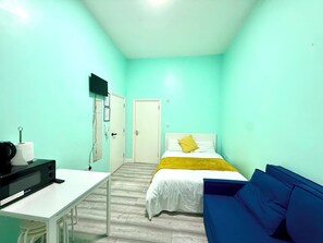 Iron/ironing board, WiFi, bed sheets