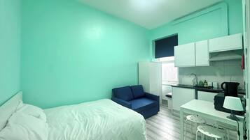 Iron/ironing board, WiFi, bed sheets