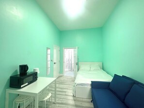 Iron/ironing board, WiFi, bed sheets
