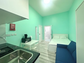 Iron/ironing board, WiFi, bed sheets