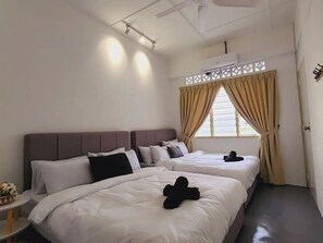 5 bedrooms, iron/ironing board, free WiFi, bed sheets