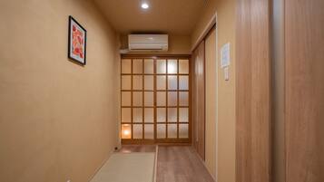 Classic Villa, Balcony | 3 bedrooms, laptop workspace, blackout curtains, free WiFi