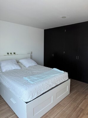 2 chambres, bureau, Wi-Fi gratuit, draps fournis