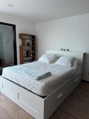 2 quartos, escrivaninha, Wi-Fi de cortesia, roupa de cama