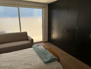 2 habitaciones, escritorio, wifi gratis y ropa de cama