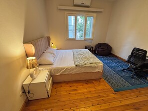 1 bedroom, in-room safe, desk, iron/ironing board - Green View Room • Cozy Stay in the Heart of Cairo • Nile View (Cairo Governorate)