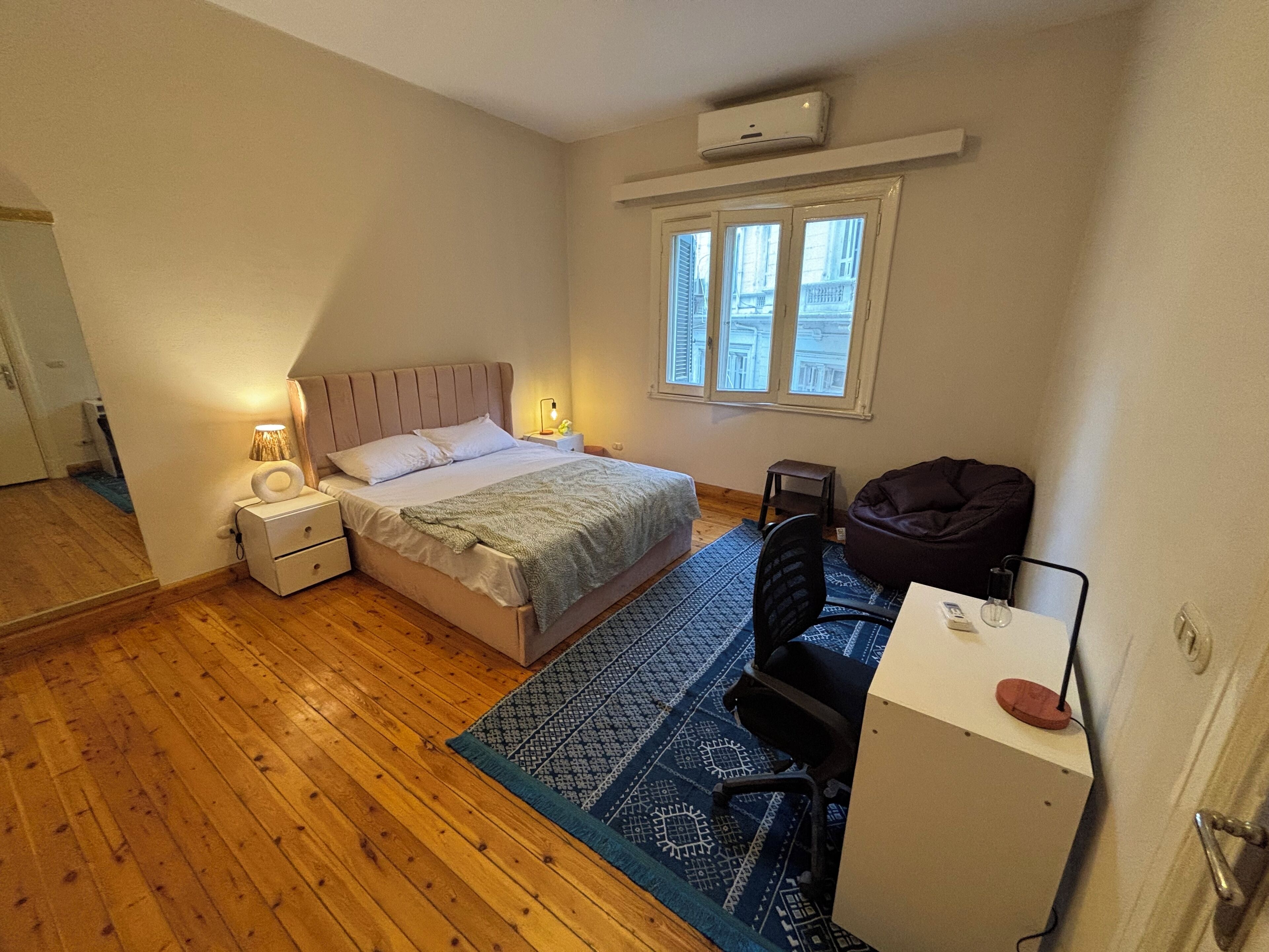 1 Schlafzimmer, Zimmersafe, Schreibtisch, Bügeleisen/Bügelbrett