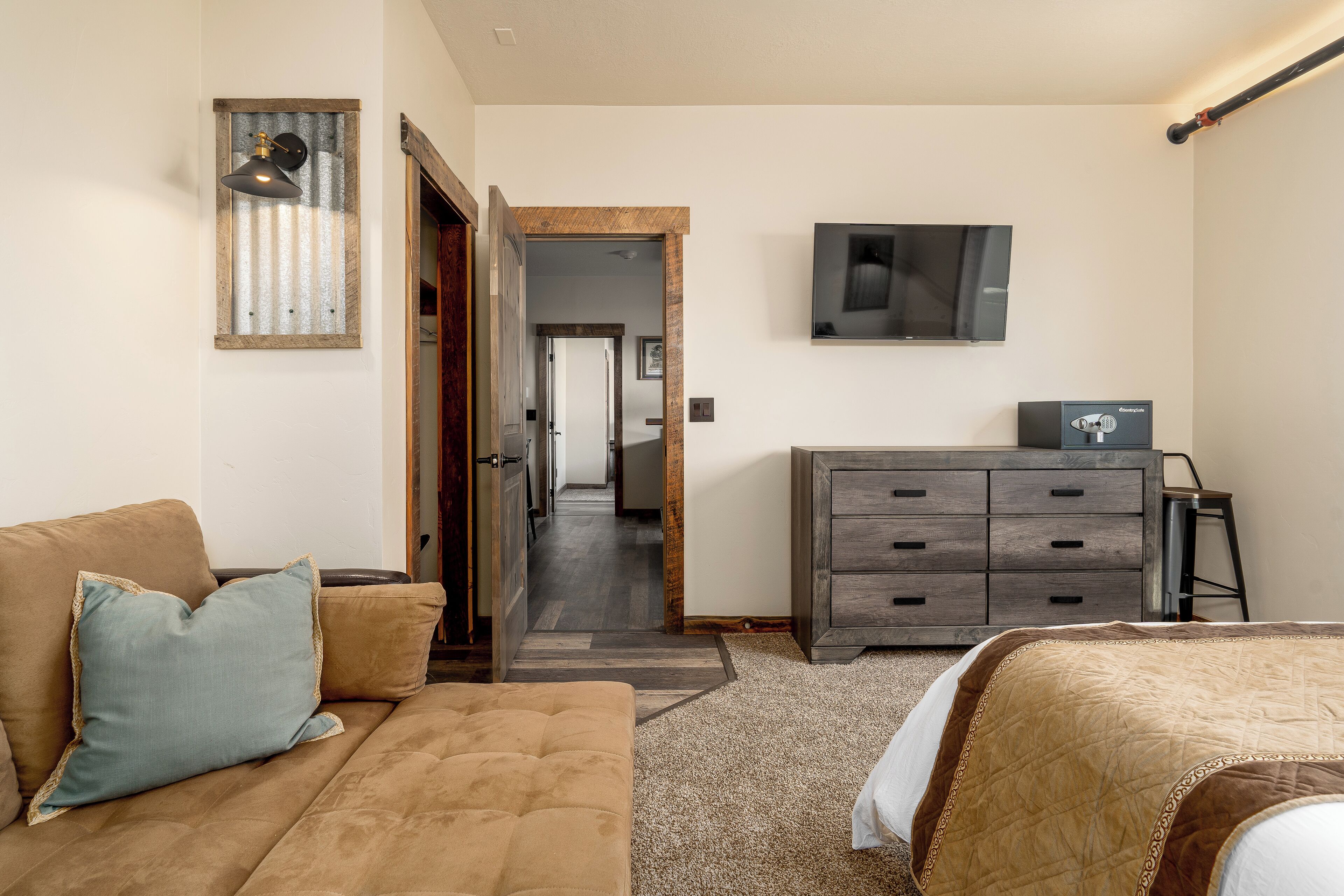 2 bedrooms, travel crib, WiFi, bed sheets