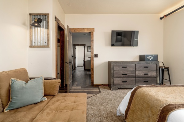 2 bedrooms, travel crib, WiFi, bed sheets