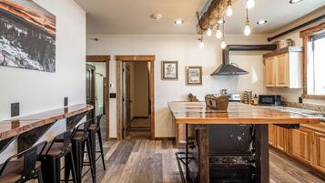 冰箱、微波炉、烤箱、炉灶