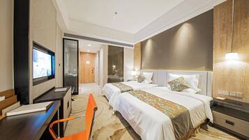 Basic Double Room | Desk, soundproofing, free cribs/infant beds, free WiFi