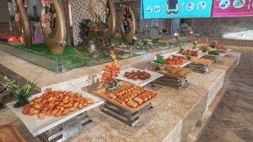 Free daily buffet breakfast