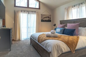 4 bedrooms, iron/ironing board, free WiFi, bed sheets