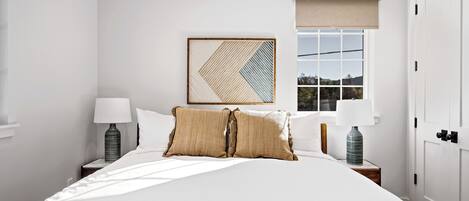 2 bedrooms, iron/ironing board, WiFi, bed sheets