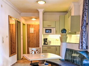 Fridge, microwave, toaster, cookware/dishes/utensils - Apartment Studio by Interhome (Sankt Anton am Arlberg)