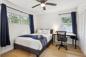 4 bedrooms, iron/ironing board, free WiFi, bed sheets - GNV 4 BR - 4 Mins to UF - Groups & Families - Pets (Gainesville)