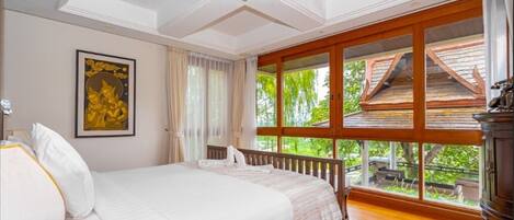 3 bedrooms, iron/ironing board, bed sheets