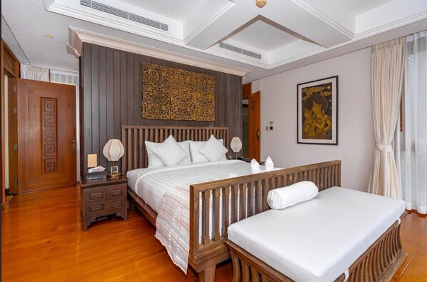 3 quartos, ferros/tábuas de passar roupa, roupa de cama