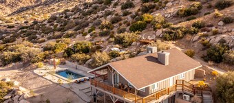 Salt Water Pool, Spa, Sauna, Piano, Cinema Room, Views, Walk To Pappy's
