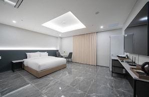 Deluxe Double Room | Laptop workspace, free WiFi - STAY SANGMU (Gwangju)