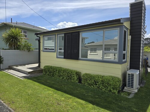 Kainga Tatahi  - Modern Urenui Beach Bach 